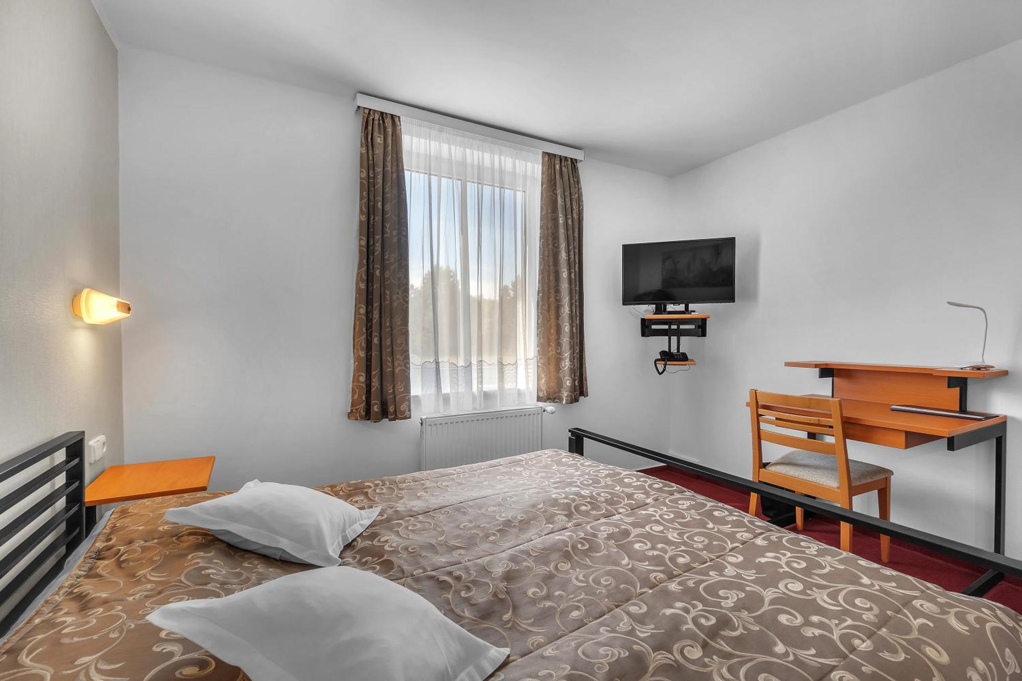 Hotel Za Vodou Двур-Кралове-над-Лабем Екстер'єр фото