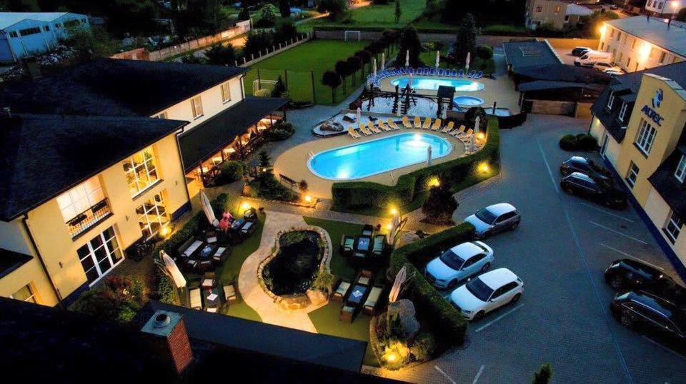 Hotel Za Vodou Двур-Кралове-над-Лабем Екстер'єр фото